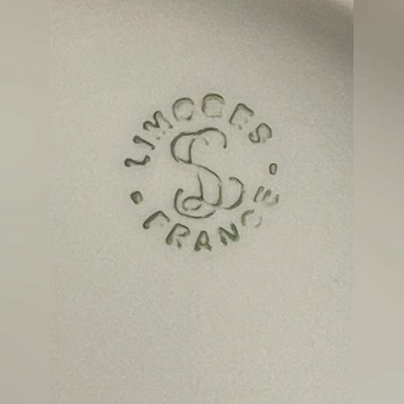 Princess & Gnome Limoges trinket box - Picture 8 of 15